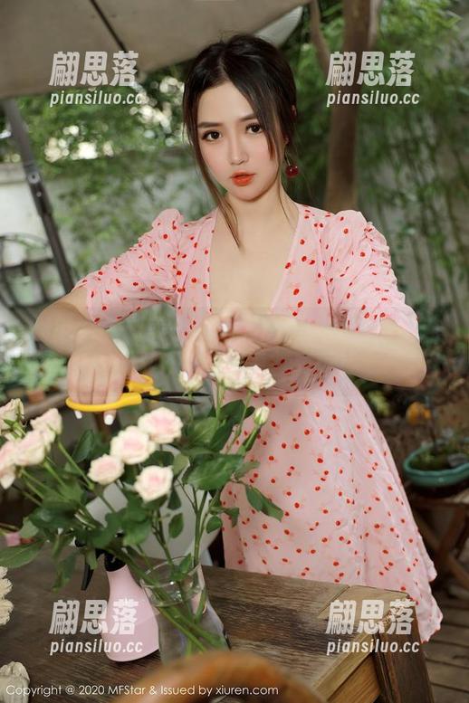 模范学院-美七mia 模范学院 - 美七mia私房照!灰丝原图冲击眼球,我想说,真香!