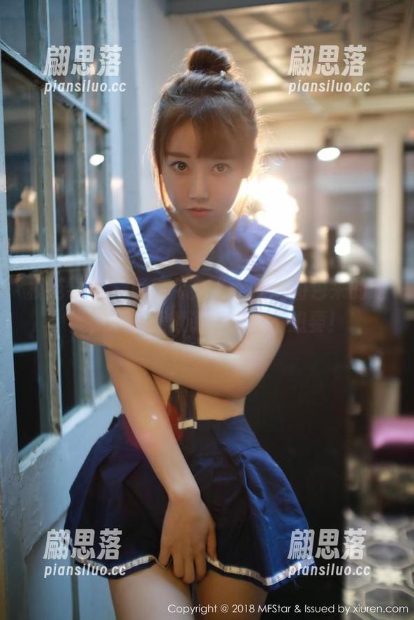 模范学院 - 草莓兔兔“女友”图包来的时候，心里默默说，这谁不想要！