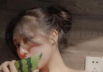 樱晚gigi的死库水，尽情展示她的定制魅力。