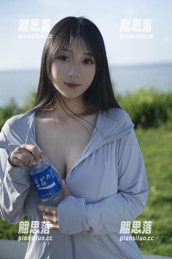看！浅安安又在户外扎堆儿拍照，这次更新让你感受树木的凝视！