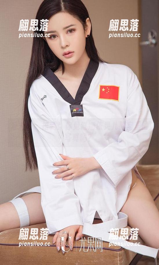 爱尤物 - 报到！你见过娜依灵儿教室里的写真吗？