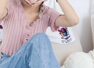 物恋传媒 – 私拍：岚岚玩转雨中，花瓣打湿了我的屏幕…