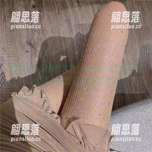 微密圈 - 就像做实验，猪小七的私拍套装让我不断想验证时尚的边界。