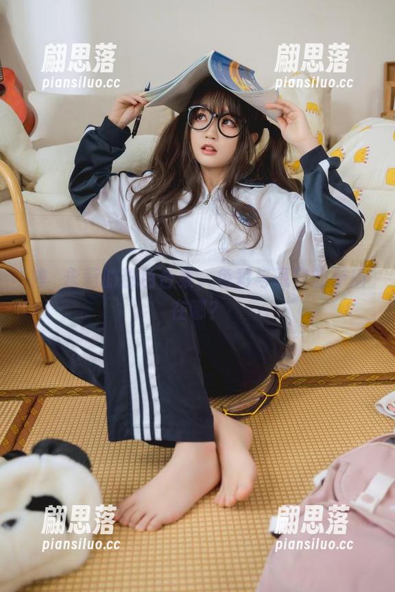 神沢永莉的粉色合集，色彩与现实的矛盾在哪？