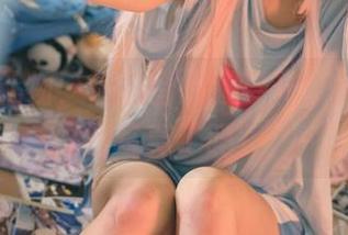 小春的礼物，你准备好接受神沢永莉的在线写真了吗？