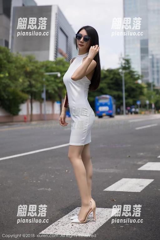 秀人网-laura阿姣 秀人网 - laura阿姣的万圣节写真,给我一种奇妙的错位感,到底在干嘛?