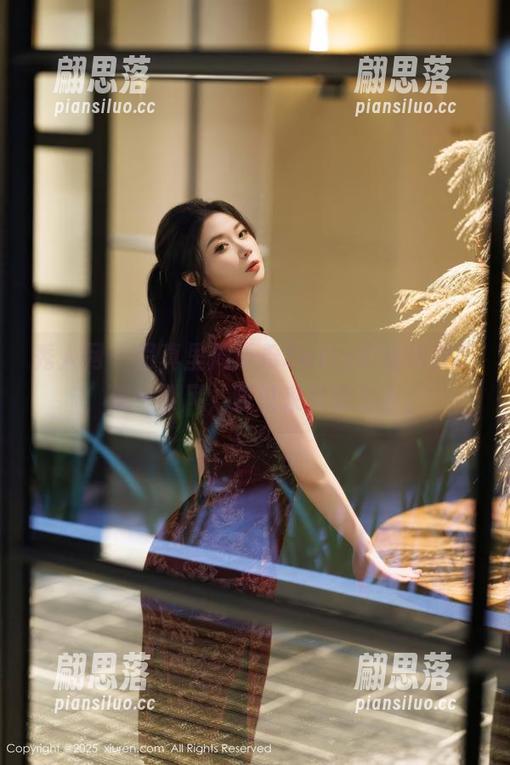 秀人网-周于希Sally 秀人网 - 写真里周于希Sally的运动美腿,像一缕风,飘过来又飘过去。