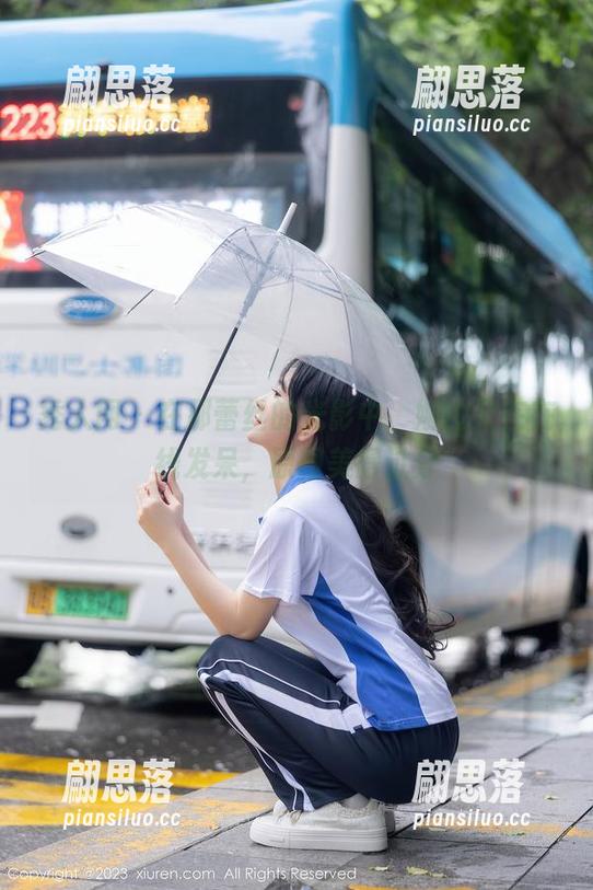 秀人网 - 在那蕾丝的光影中，娜比又在在线发呆，原图美得过分