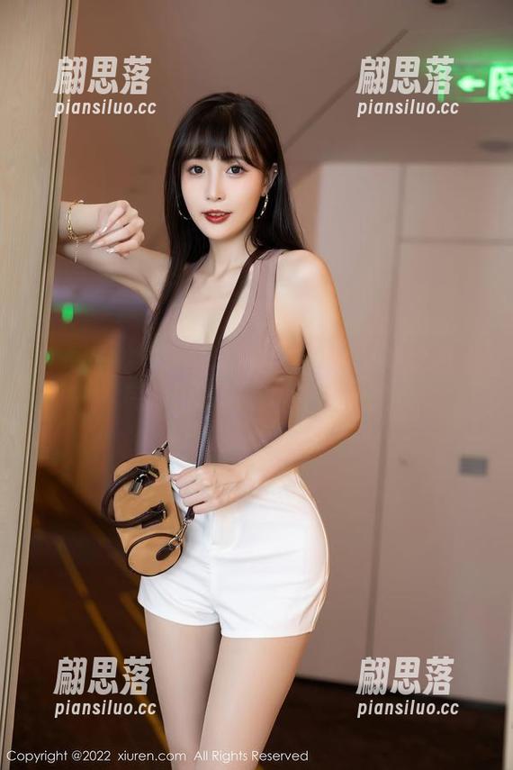 秀人网 - 爱酱里浴室全部图集：瞧这款水气，偷袭诺大的空间感。