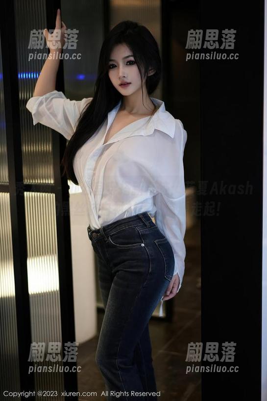 秀人网 - 办公室穿搭新奇迹：蓝夏Akasha的黑丝袜白衬衫美图资源走起！
