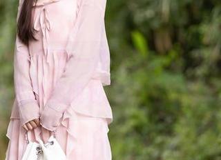 秀人网 – 不只是一件校服，还是陈念灵Vickyao定制洒脱校园时光的写真体验！