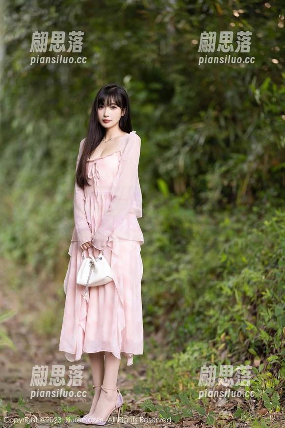 秀人网 - 不只是一件校服，还是陈念灵Vickyao定制洒脱校园时光的写真体验！