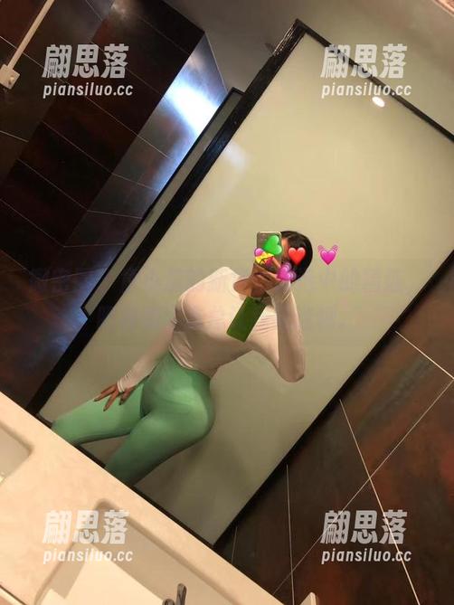 童小芯 微密圈 - 童小芯的新货,精选中的精选,眼神和姿态总让我犯迷糊。