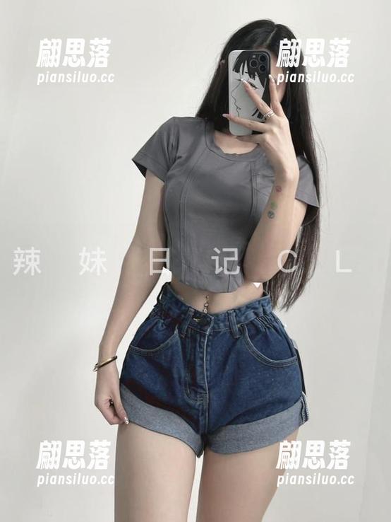 微密圈 - 一条紫丝美腿的写真，你敢猜粉色的猪陈佩奇会怎么分享？