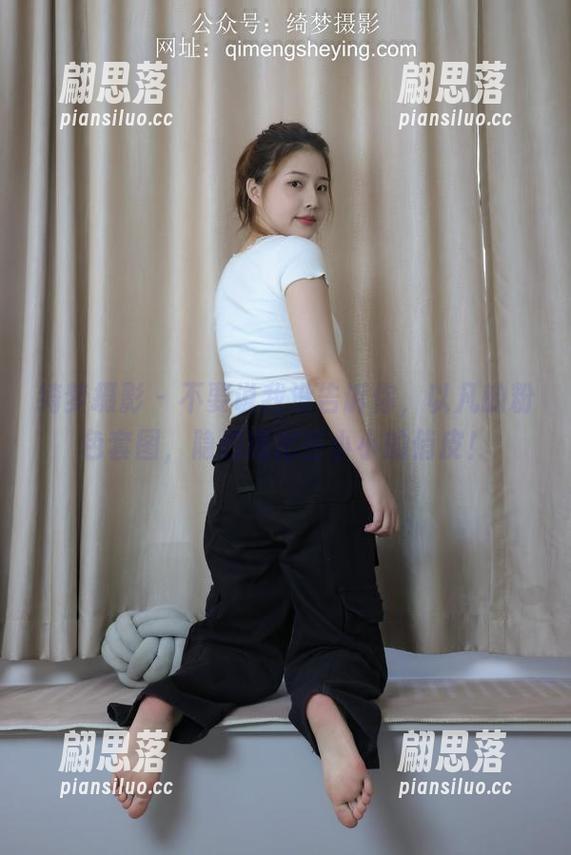 绮梦摄影 - 不要说我没告诉你，以凡的粉色套图，隐约透出些小小的俏皮！