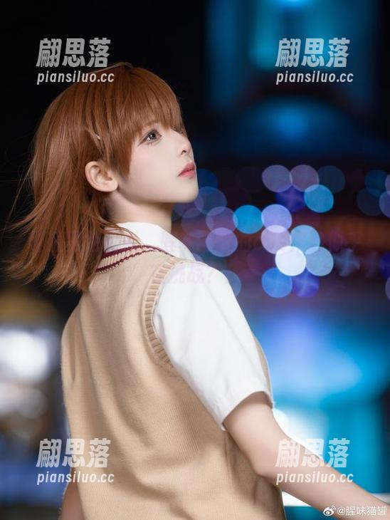 碰撞黑色元素，腥味猫罐的cos作品似乎在挑战？！