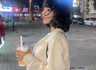 我原本不打算在舞小喵的玉藻前舞娘合集里逗留太久，结果我的手不知不觉滑过了一整天。