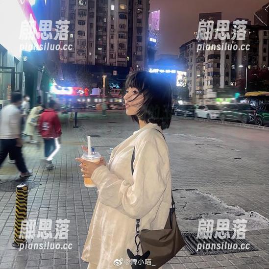 我原本不打算在舞小喵的玉藻前舞娘合集里逗留太久，结果我的手不知不觉滑过了一整天。