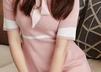 蜜桃社 – 高清版游泳池邂逅：杏子被水花打湿啦！