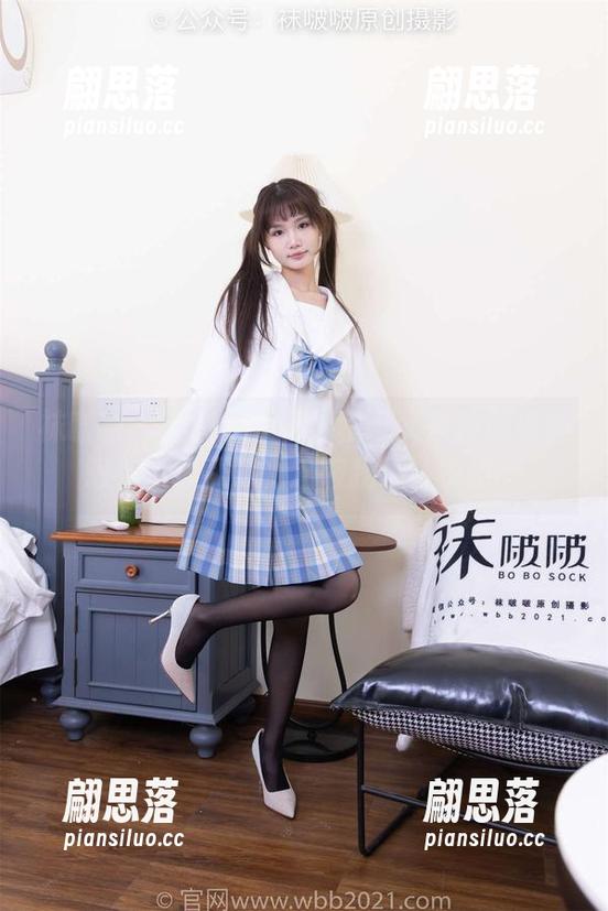 袜啵啵 - 新图集来了！稚予又在用玻璃丝短袜撩拨我了，这波我承认中招。