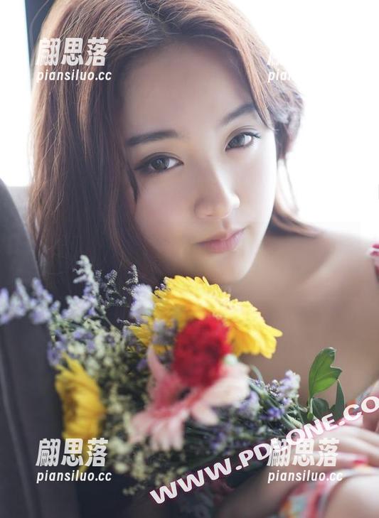 轰趴猫 - 发现曲曲高清睡衣作品，不知她这资源是哪来的，摄影师是哪个神仙？