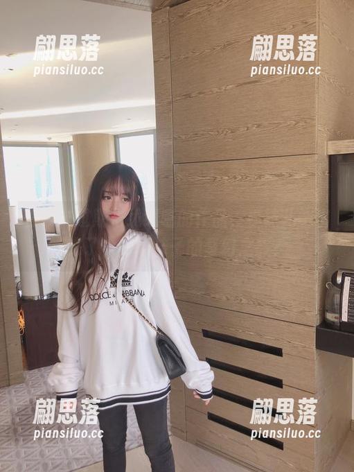 在线！过期米线线喵的作品，棉袜儿跑出来了，一场袜子的奇幻之旅？