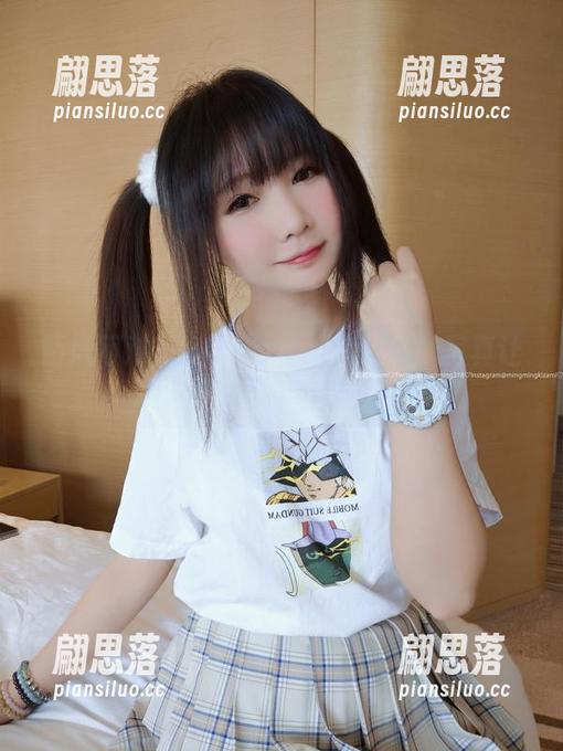 画风不对？铭铭kizami和红裙的写真让我觉得这是个奇幻冒险。