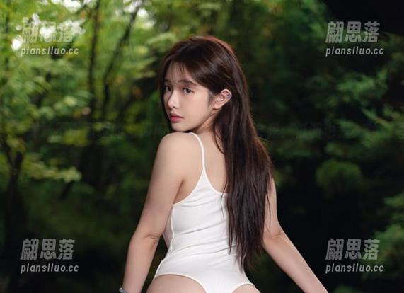 雯妹不讲道理的金闪闪写真，再次教会我：低调也是一种奢华