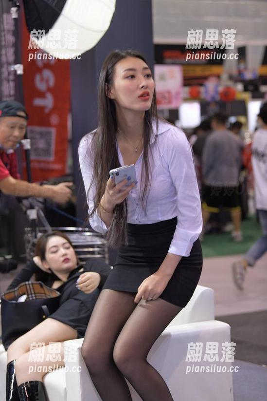 魔镜街拍 - 九九归一的黑丝魔法：婷婷OL工作日常合集