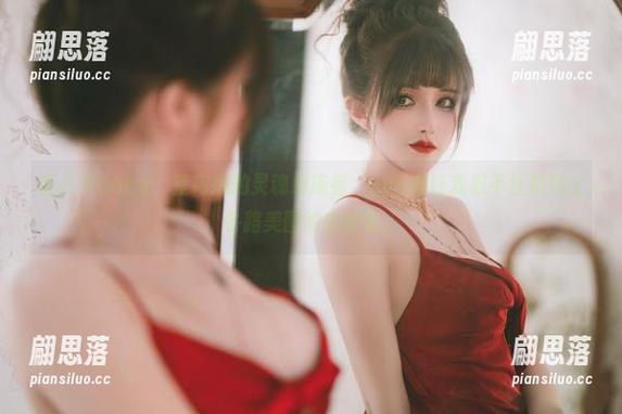 鹿八岁baby，室内绿的灵魂缔造者，cos得让我忍不住想贴上各路美图的表情包。